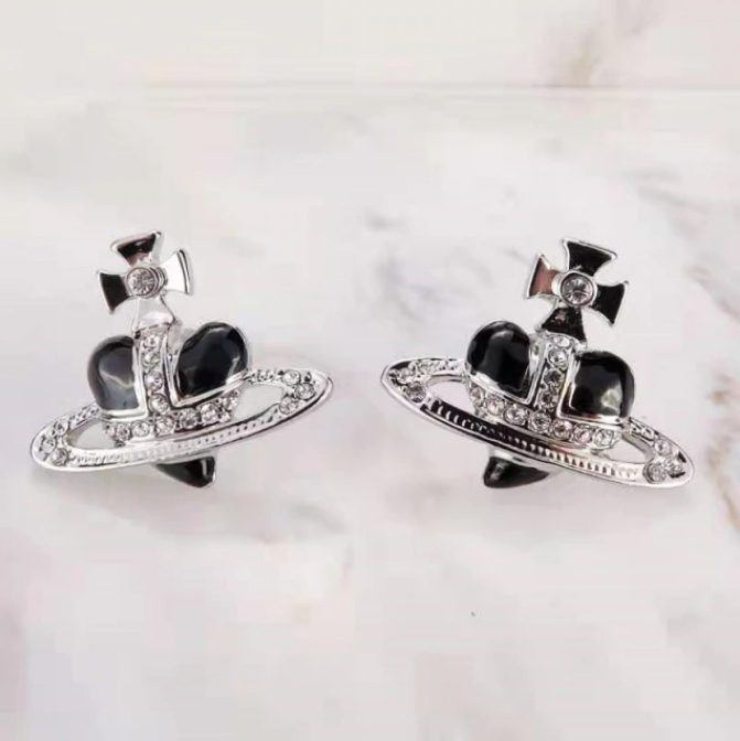 Ear stud-black